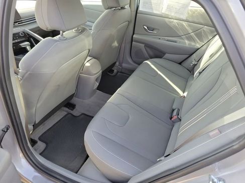 Certified 2025 Hyundai Elantra SEL FWD image 18