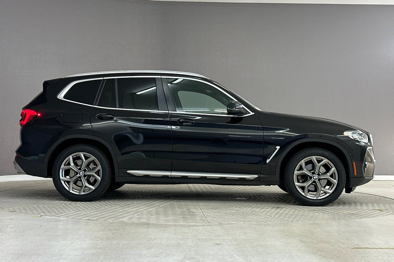Used 2024 BMW X3 sDrive30i w/ Convenience Package RWD image 8