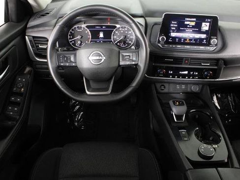 Certified 2025 Nissan Rogue SV AWD/4WD image 7
