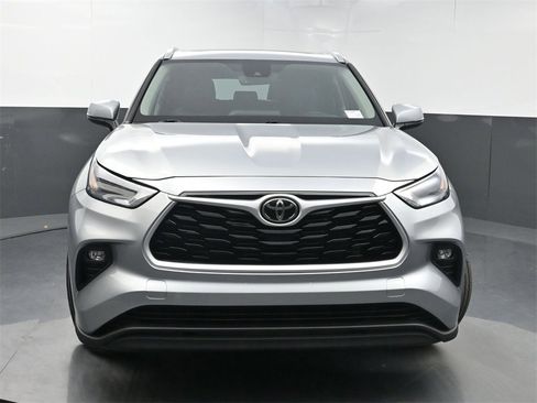 Used 2022 Toyota Highlander XLE image 42