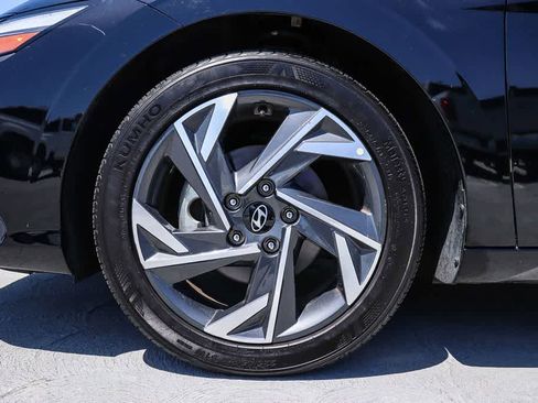 Used 2025 Hyundai Elantra Sport FWD image 11