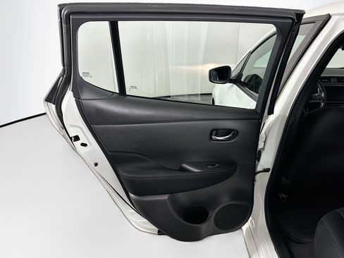 Used 2024 Nissan Leaf S image 25
