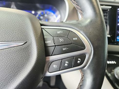 Used 2019 Chrysler Pacifica Touring Plus w/ Advanced Safetytec Group FWD image 19