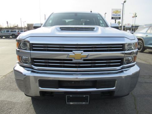Used 2018 Chevrolet Silverado 2500 LT AWD/4WD image 4