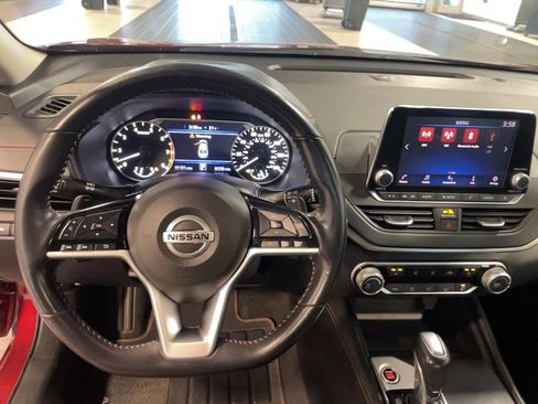 Used 2021 Nissan Altima 2.5 SR w/ SR Premium Package image 14