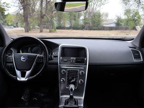 Used 2016 Volvo XC60 T6 w/ Climate Package AWD/4WD image 16