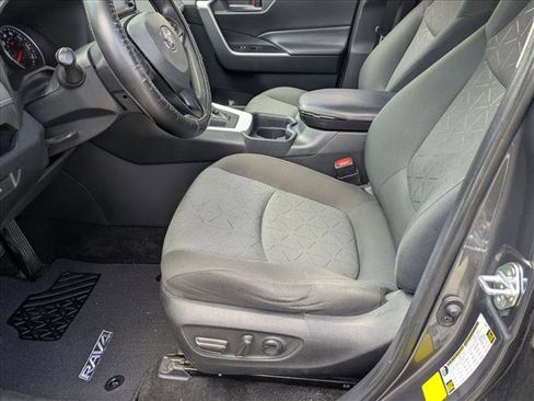 Used 2021 Toyota RAV4 XLE image 15