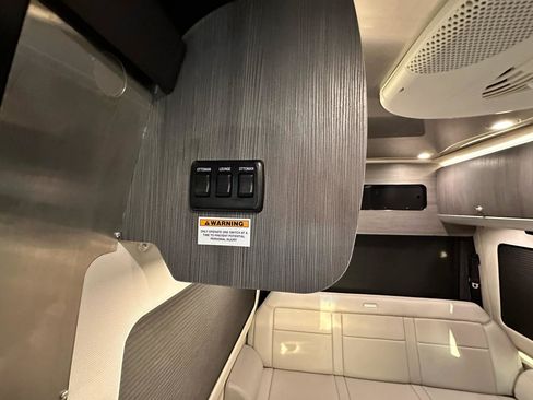 Used 2019 Mercedes-Benz Sprinter 2500 image 46