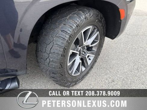 Used 2022 Chevrolet Suburban Z71 w/ Z71 Off-Road Package AWD/4WD image 11