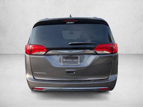 Used 2020 Chrysler Pacifica Touring-L image 8