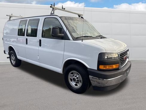 Used 2018 GMC Savana 2500 w/ Enhanced Convenience Package image 9