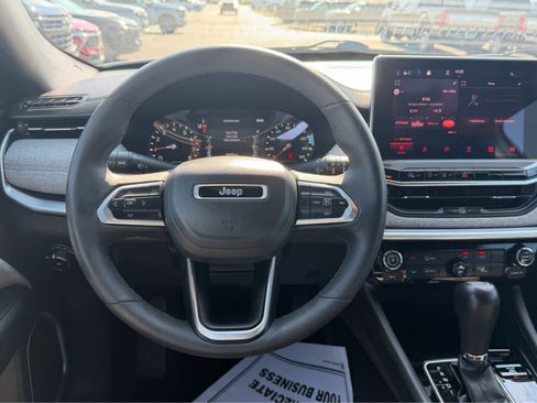 Used 2023 Jeep Compass Latitude AWD/4WD image 20