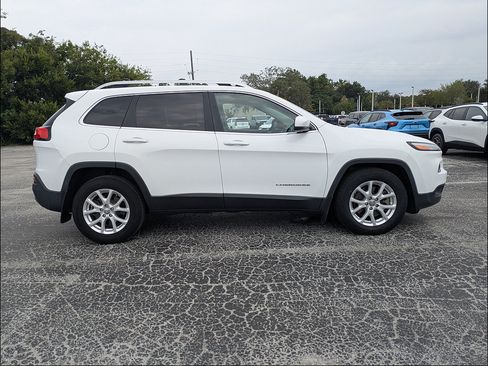 Used 2016 Jeep Cherokee Latitude w/ Safety/Convenience Group FWD image 3