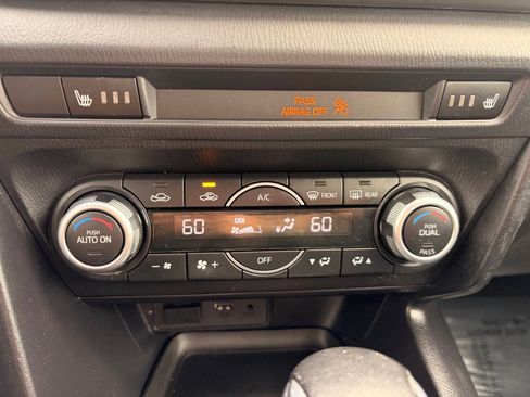 Used 2018 MAZDA MAZDA3 Touring FWD image 30