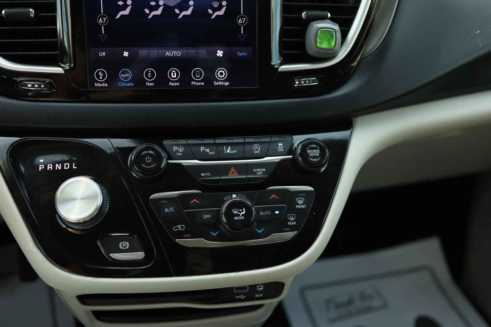 Used 2020 Chrysler Pacifica Touring w/ Advanced Safetytec Group FWD image 23