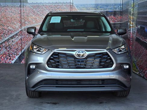 Certified 2026 Toyota Highlander Limited AWD/4WD image 3