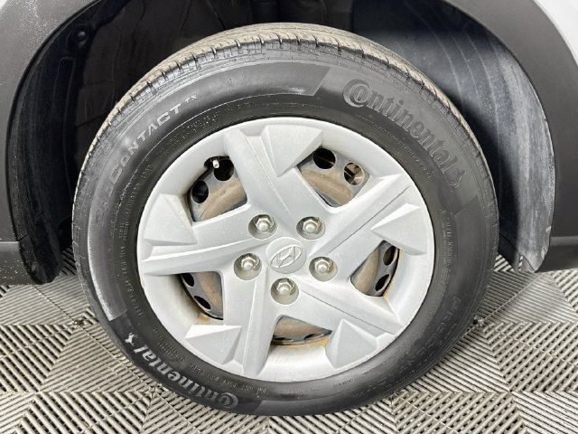 Used 2020 Hyundai Venue SE FWD image 28