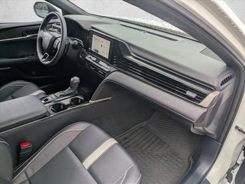 Used 2025 Toyota Camry SE w/ Convenience Package FWD image 19