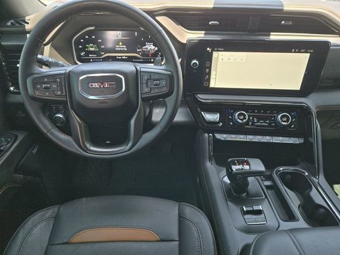 Used 2024 GMC Sierra 1500 AT4 w/ AT4 Premium Package AWD/4WD image 13