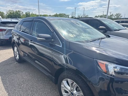 Used 2022 Ford Edge Titanium AWD/4WD image 9