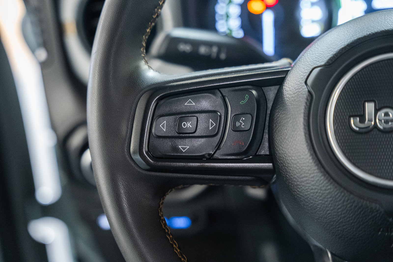 Used 2024 Jeep Wrangler Unlimited AWD/4WD image 39