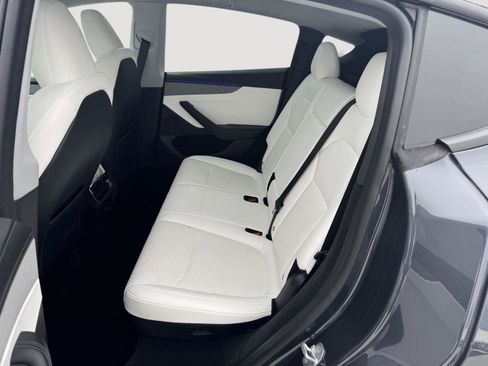 Used 2026 Tesla Model Y Long Range image 9