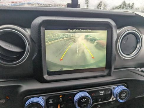 Used 2020 Jeep Wrangler Unlimited Sahara image 21