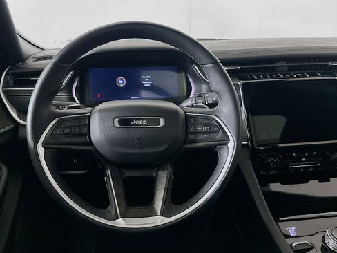 Used 2024 Jeep Grand Cherokee L Limited w/ Luxury Tech Group II image 18