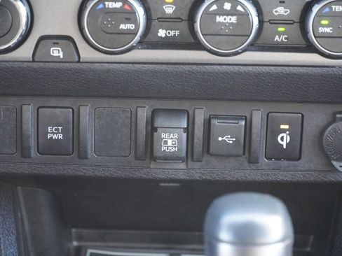 Certified 2023 Toyota Tacoma TRD Off-Road image 34