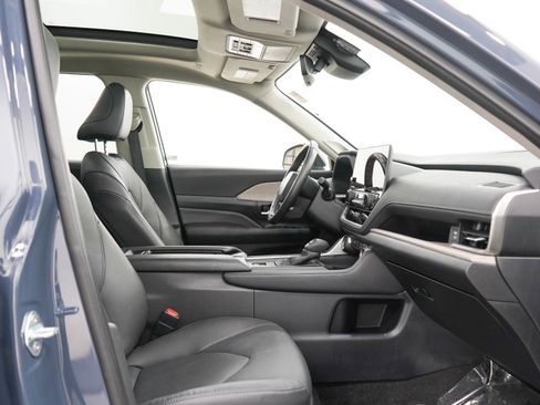 Used 2024 Toyota Grand Highlander AWD Hybrid image 13