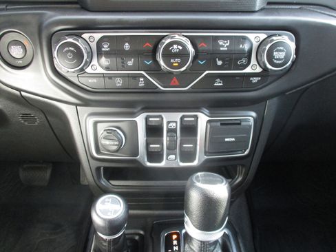 Used 2022 Jeep Gladiator Sport AWD/4WD image 28