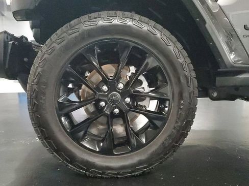 Used 2025 Jeep Gladiator Sport image 7