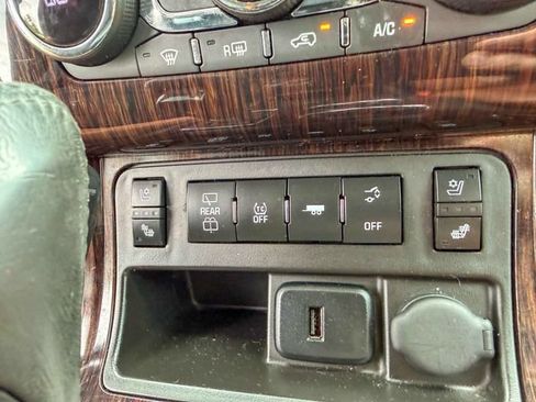 Used 2017 Chevrolet Traverse Premier FWD image 12