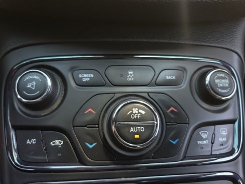 Used 2015 Chrysler 200 S w/ Navigation & Sound Group I FWD image 19
