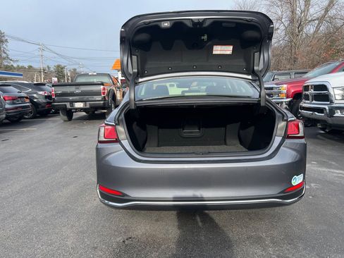 Used 2019 Lexus ES 300h image 5