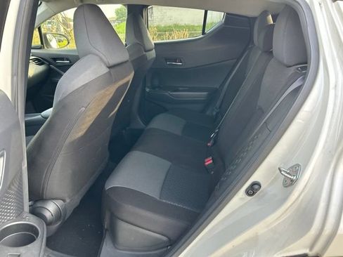 Used 2020 Toyota C-HR LE FWD image 9