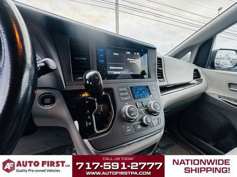 Used 2016 Toyota Sienna XLE image 11