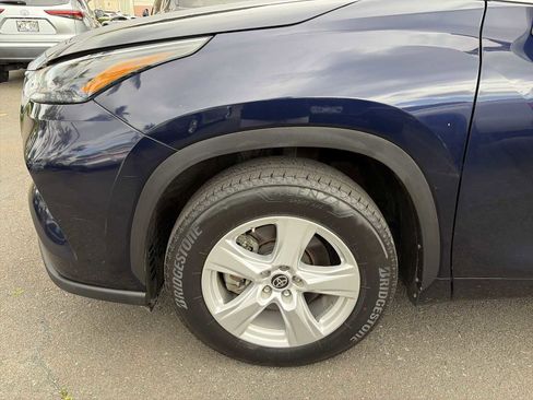 Used 2023 Toyota Highlander L FWD image 18