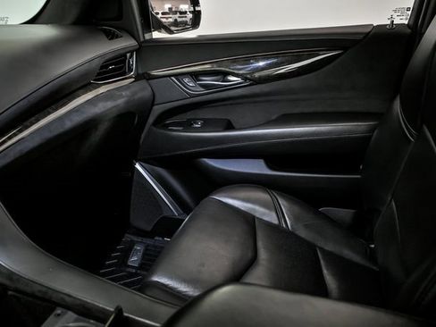 Used 2018 Cadillac Escalade Platinum image 30