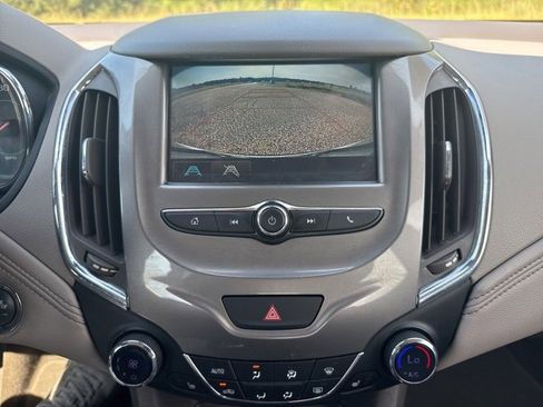 Used 2018 Chevrolet Cruze Premier w/ Enhanced Convenience Package image 22