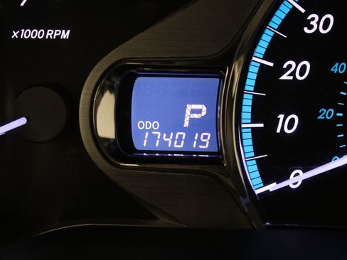 Used 2013 Toyota Sienna XLE image 29