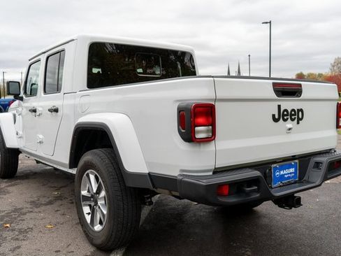 Used 2024 Jeep Gladiator Sport w/ Premium Package image 8