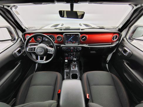 Used 2022 Jeep Wrangler Unlimited Rubicon w/ LED Lighting Group AWD/4WD image 2