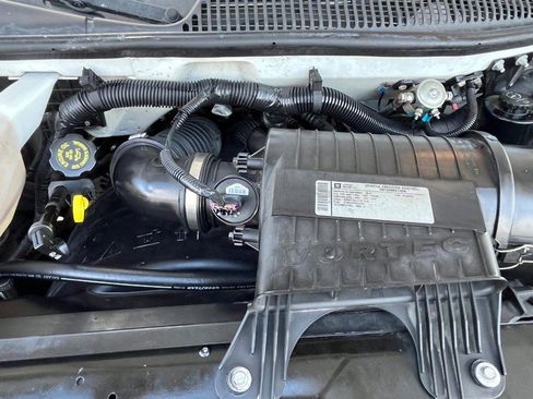 Used 2010 Chevrolet Express 1500 image 16