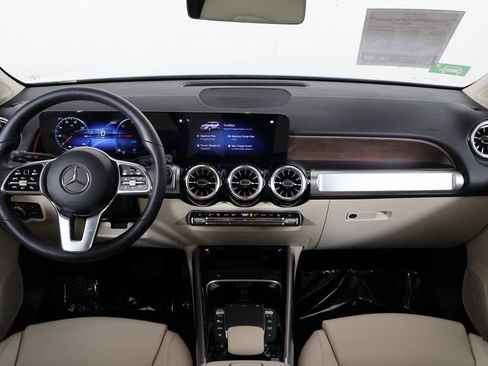 Certified 2023 Mercedes-Benz EQB 300 4MATIC image 8