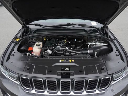 Used 2022 Jeep Grand Cherokee Limited image 29