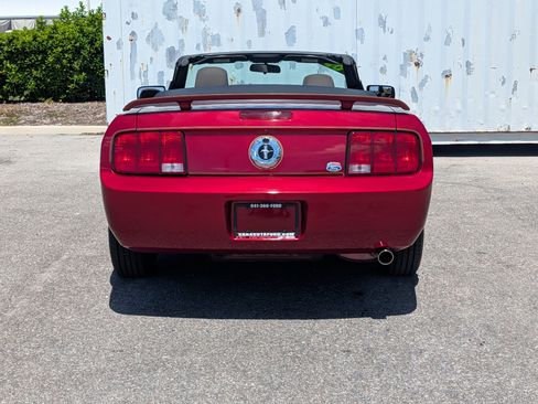 Used 2005 Ford Mustang Deluxe image 5