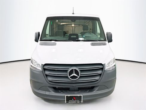 Used 2025 Mercedes-Benz Sprinter 2500 image 2