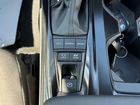 Used 2025 Toyota Camry LE image 35