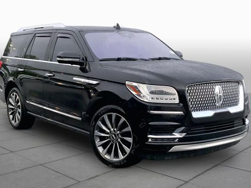 Used 2018 Lincoln Navigator Select w/ Technology Package RWD image 3